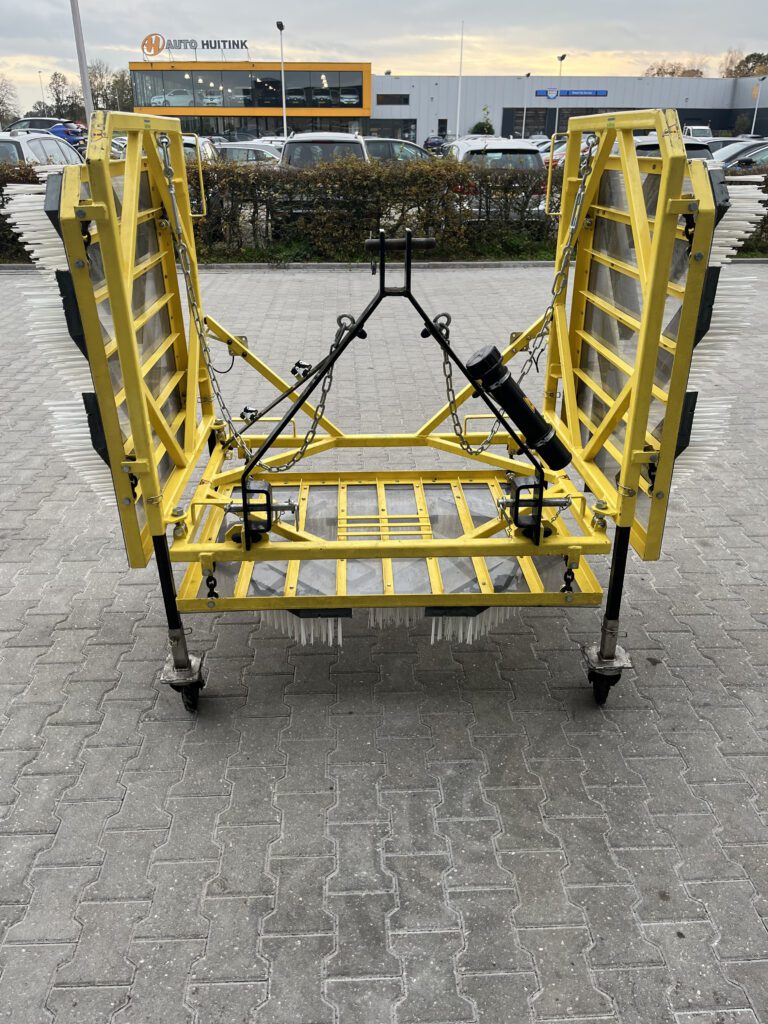 Machinaal kunstgras borstelen met onze Bristly serie